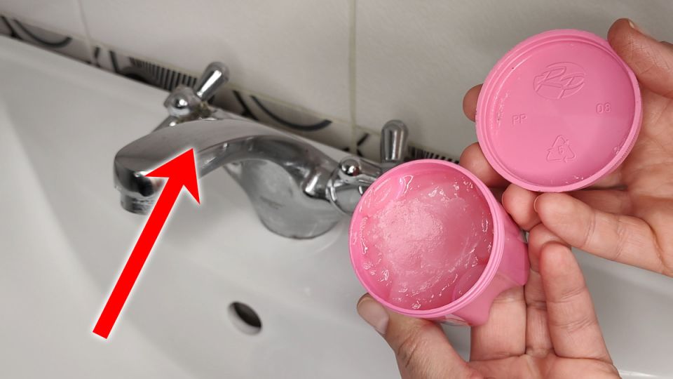Секретный трюк с вазелином: как смеситель будет сиять дольше