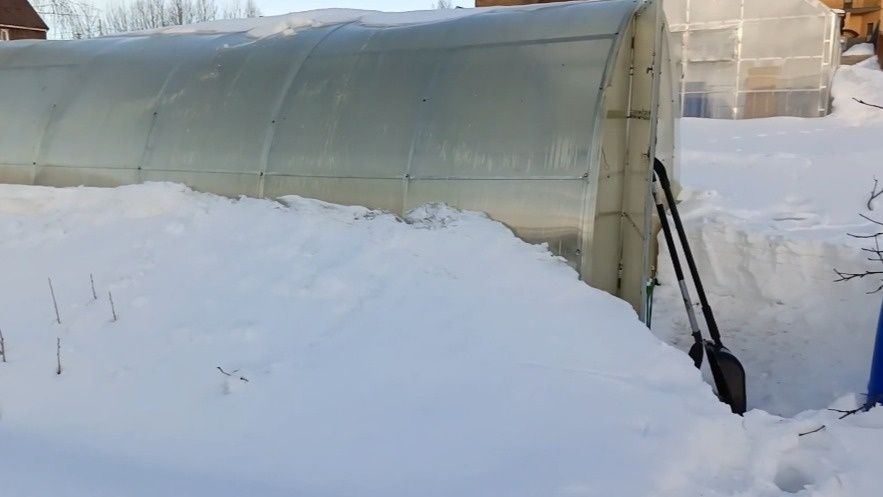 Зачем нужен надежный фундамент для теплицы?