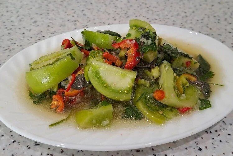 Зеленые помидоры с базиликом: освежающий рецепт для вашей кухни