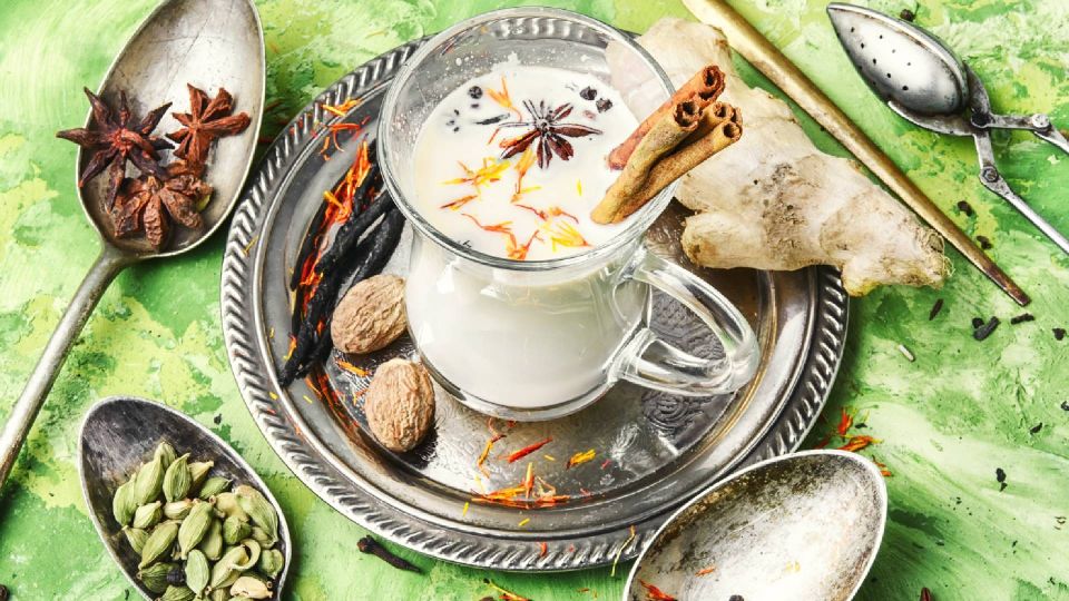 Ароматный напиток согреет холодными зимними вечерами: популярный рецепт от шефа