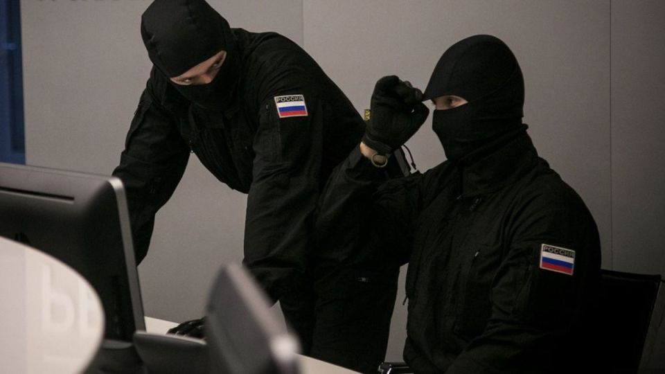 ФСБ обязывает банки следить за клиентами: новые требования и риски для населения