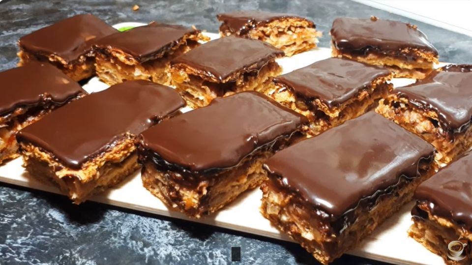 Нежный яблочный пирог на кефире: быстро и просто!