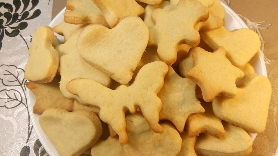 Как быстро и легко приготовить деликатесное песочное печенье: шаг за шагом