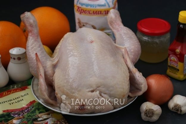 Нежное мясо и хрустящая картошка: как запечь идеальную курицу на новогодний стол