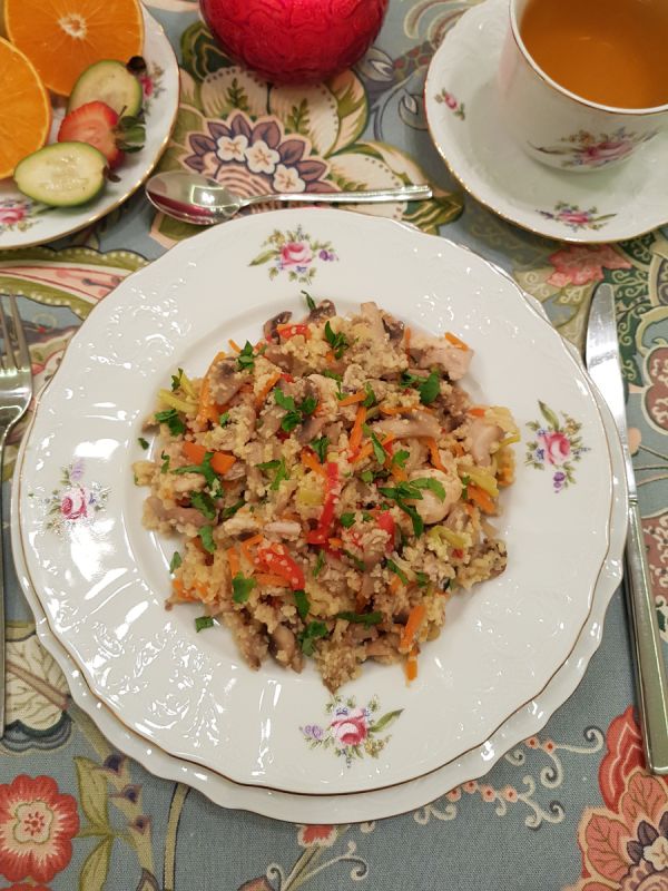 Погружение в марокканскую кухню: курица с кус-кусом и овощами