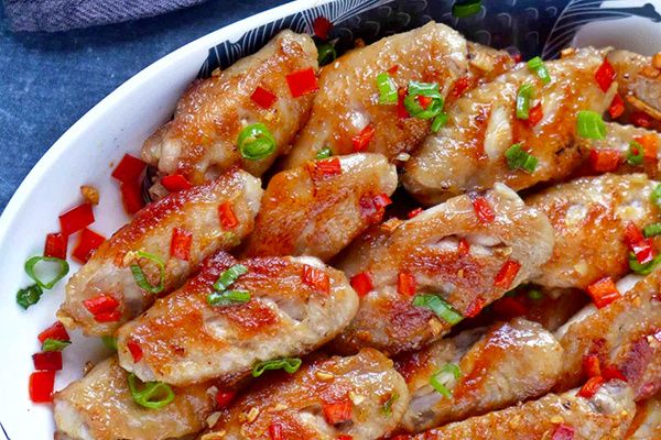 Ух, эти китайские куриные крылышки: как сделать их сочными и хрустящими за 20 минут