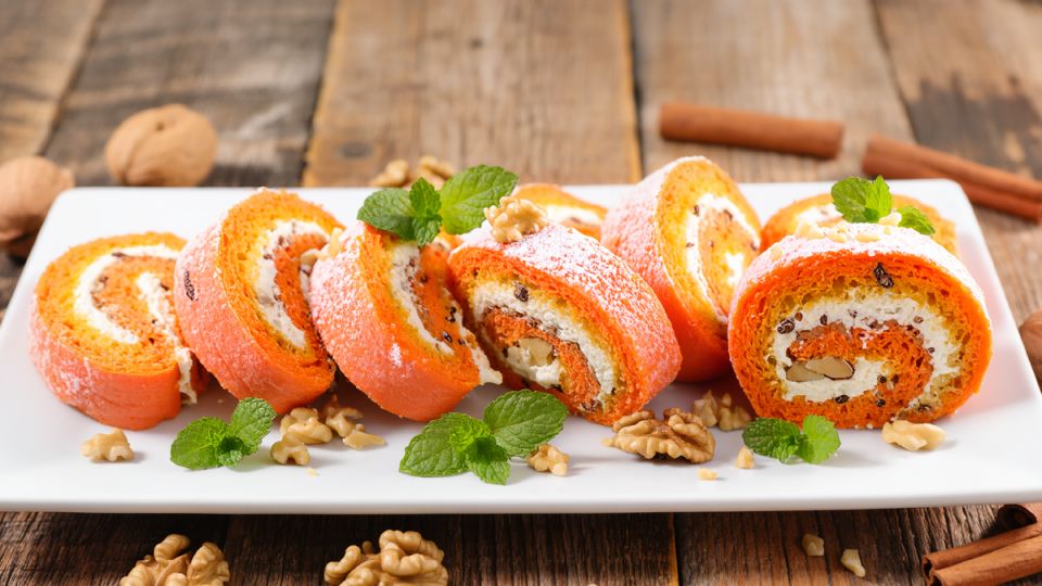 Закусочные рулеты из тыквы и моркови: простые идеи и полезные начинк