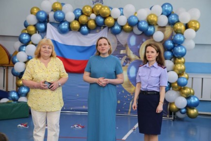 Сотрудники следственного управления СК России по Томской области поздравили учащихся подшефного учреждения с Международным днем защиты детей