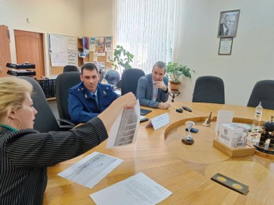 Прокурор Томской области Сергей Ломакин провел выездной личный прием сотрудников Института оптики атмосферы им. В.Е. Зуева Сибирского отделения Российской академии наук