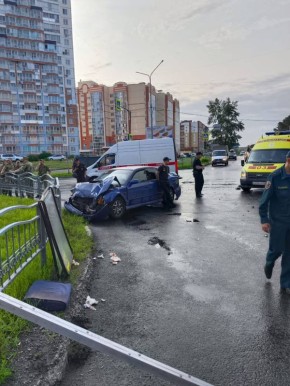 11 июня около 7 часов 20 минут в городе Северске на перекрестке улиц Калинина и Солнечной произошло столкновение двух транспортных средств
