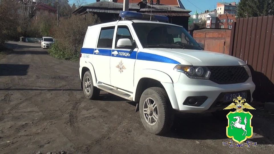 Сотрудники ОНК ОМВД России по Советскому району г. Томска получили информацию о том, что на улице Заливной в квартире одного из домов регулярно собираются наркозависимые граждане