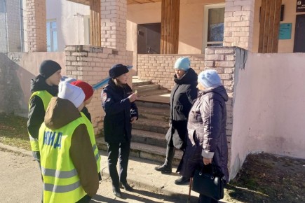 Сотрудники Госавтоинспекции Каргасокского района совместно с юными инспекторами движения провели профилактическое мероприятие для пешеходов