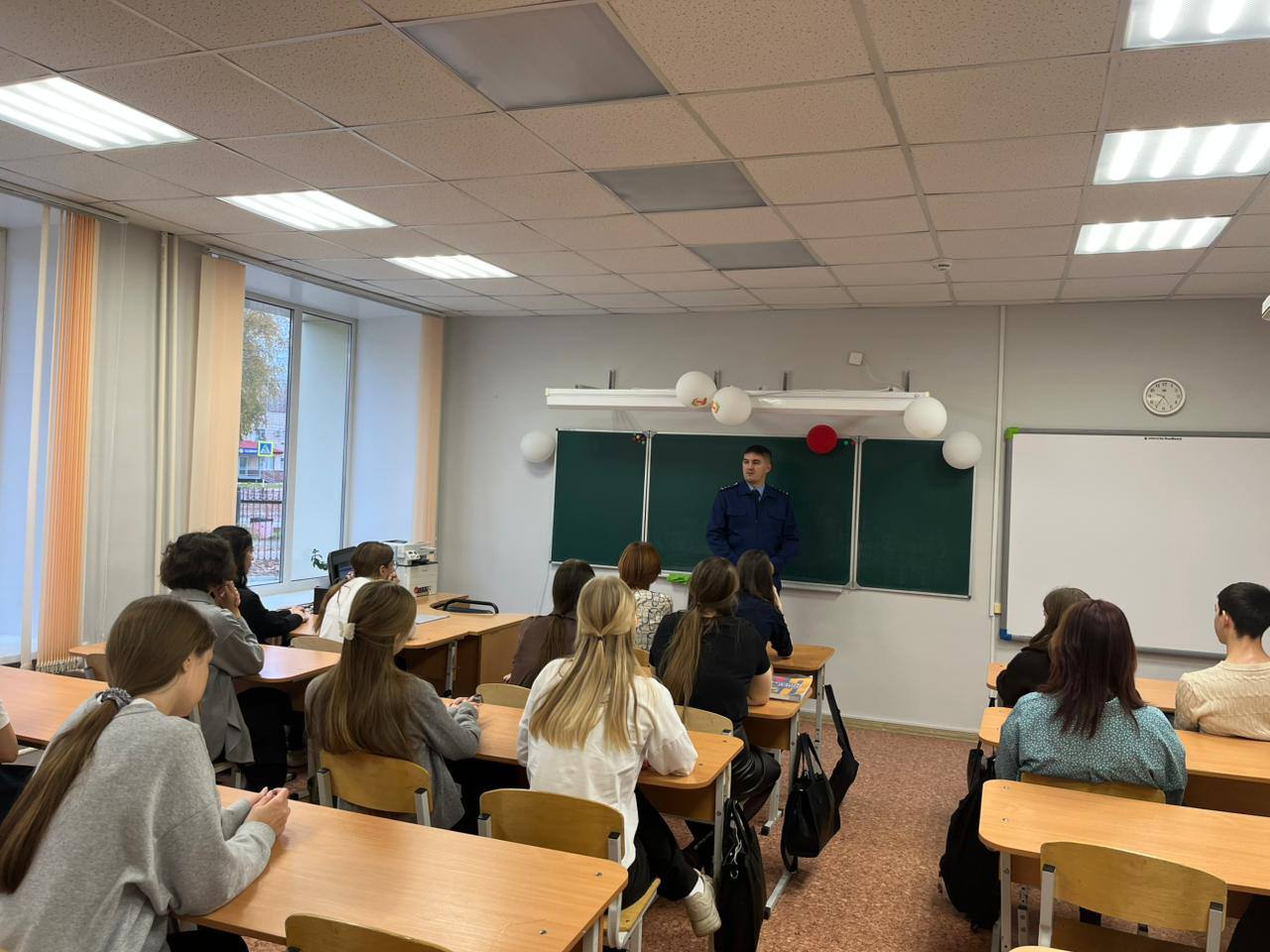 В Томской области представители прокуратуры продолжают просвещать школьников и студентов в вопросах противодействия кибермошенникам В Томской области представители прокуратуры продолжают просвещать школьников и студентов в вопросах противодействия кибермошенникам