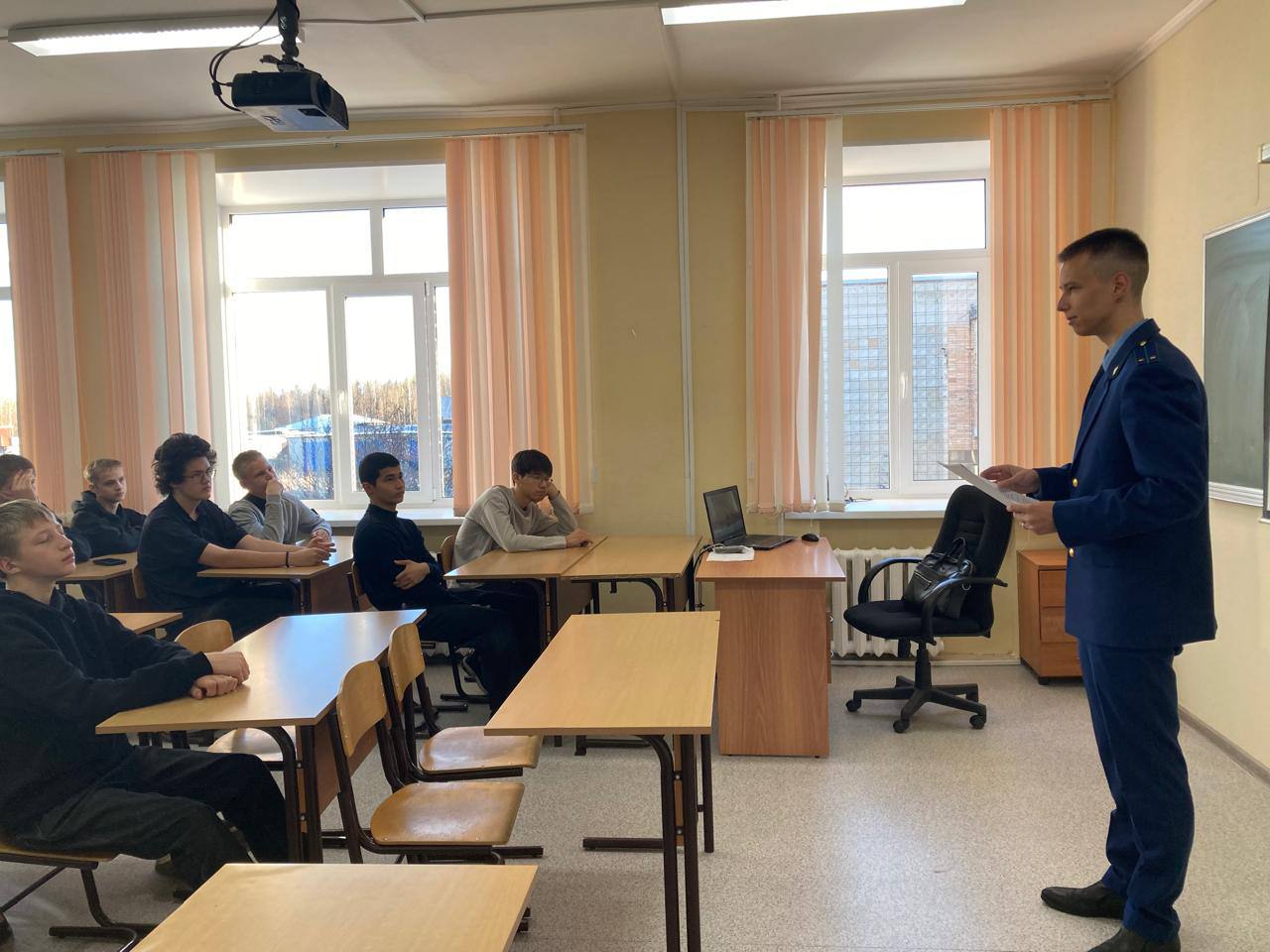 В Томской области представители прокуратуры продолжают просвещать школьников и студентов в вопросах противодействия кибермошенникам В Томской области представители прокуратуры продолжают просвещать школьников и студентов в вопросах противодействия кибермошенникам