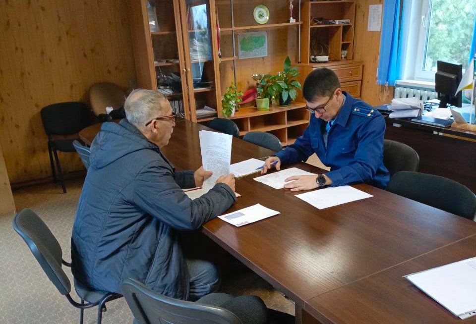 Прокурор Кривошеинского района Томской области Павел Федько провел выездной прием граждан в отдаленном населенном пункте