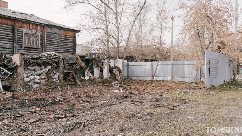 В Томске восстанавливают сгоревшую деревянную усадьбу по адресу Гоголя, 50–50/1 — одну из тех, что попала в проект «Дом за рубль» В Томске восстанавливают сгоревшую деревянную усадьбу по адресу Гоголя, 50–50/1 — одну из тех, что попала в проект «Дом за рубль»