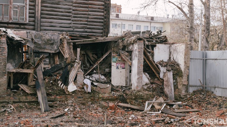 В Томске восстанавливают сгоревшую деревянную усадьбу по адресу Гоголя, 50–50/1 — одну из тех, что попала в проект «Дом за рубль» В Томске восстанавливают сгоревшую деревянную усадьбу по адресу Гоголя, 50–50/1 — одну из тех, что попала в проект «Дом за рубль»