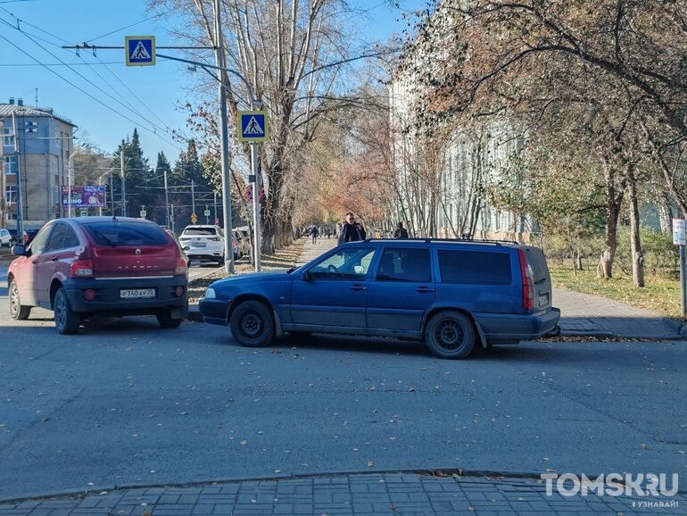 Мастера томской парковки: явные нарушители и отпетые хулиганы Мастера томской парковки: явные нарушители и отпетые хулиганы