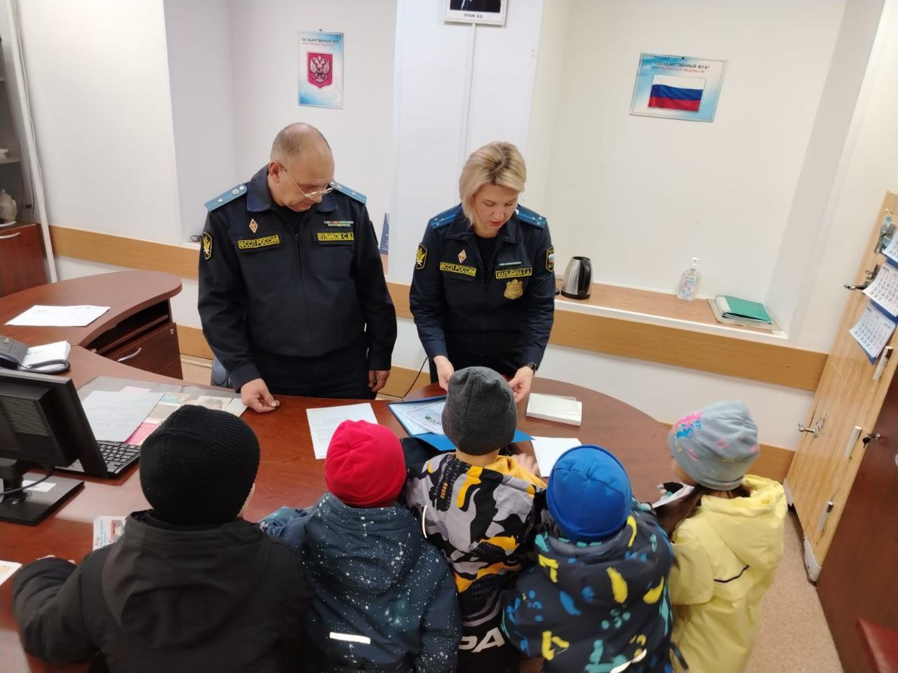 Самые юные инспекторы движения города Колпашева необычно поздравили судебных приставов накануне их профессионального праздника Самые юные инспекторы движения города Колпашева необычно поздравили судебных приставов накануне их профессионального праздника