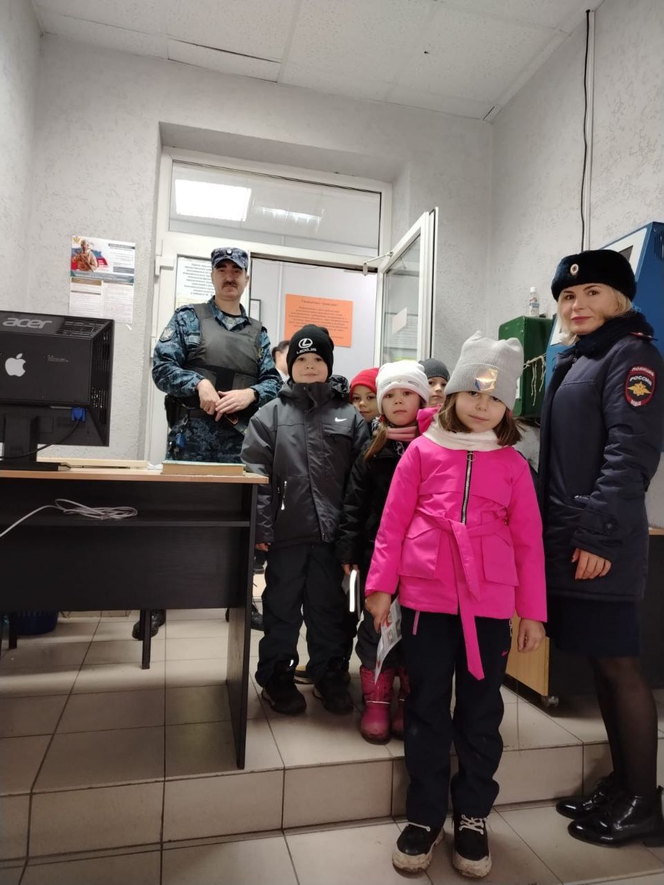 Самые юные инспекторы движения города Колпашева необычно поздравили судебных приставов накануне их профессионального праздника Самые юные инспекторы движения города Колпашева необычно поздравили судебных приставов накануне их профессионального праздника