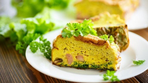 Приготовьте тот самый омлет из детства: по этому рецепту получится пышным и нежным