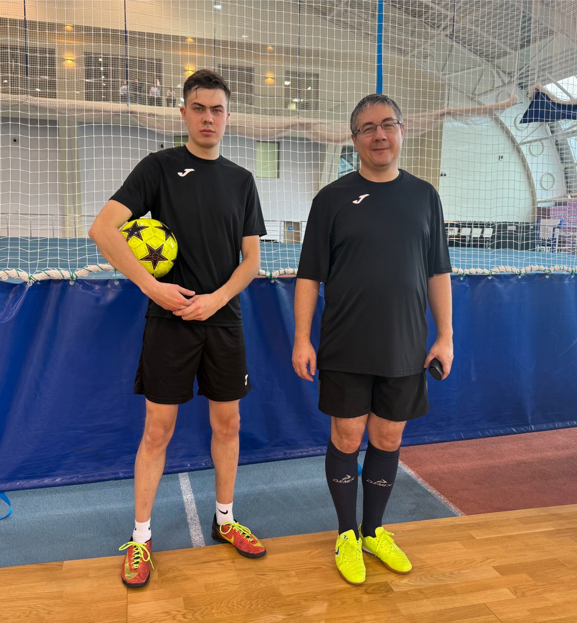 В Томске команда регионального следственного управления приняла участие в товарищеском турнире по мини-футболу, посвященном Дню народного единства В Томске команда регионального следственного управления приняла участие в товарищеском турнире по мини-футболу, посвященном Дню народного единства