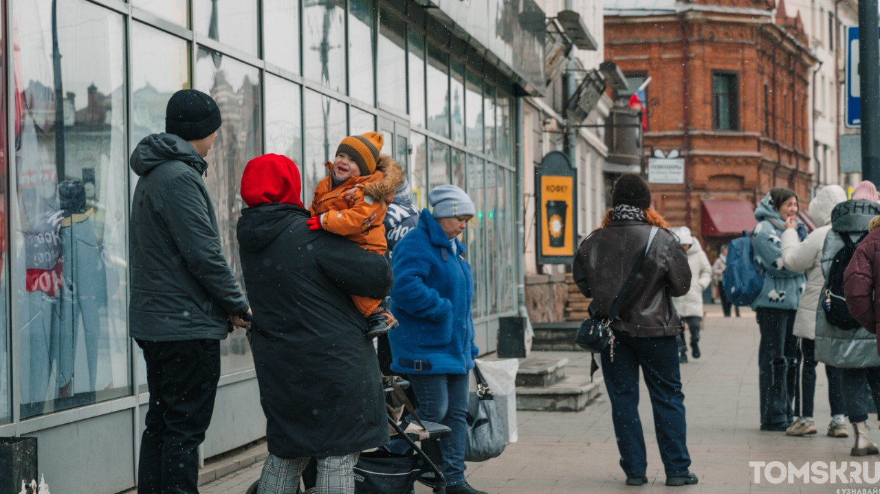 Последние дни октября баловали томичей по-настоящему теплой погодой, но ноябрь вступил в свои права, постепенно сменяя плюс на стабильный минус и снег Последние дни октября баловали томичей по-настоящему теплой погодой, но ноябрь вступил в свои права, постепенно сменяя плюс на стабильный минус и снег