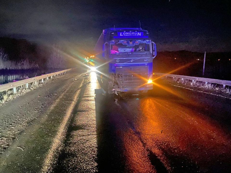 2 ноября около 23 часов 30 минут на 10 километр автомобильной дороги «Томск-Каргала-Колпашево» произошло столкновение двух транспортных средств 2 ноября около 23 часов 30 минут на 10 километр автомобильной дороги «Томск-Каргала-Колпашево» произошло столкновение двух транспортных средств