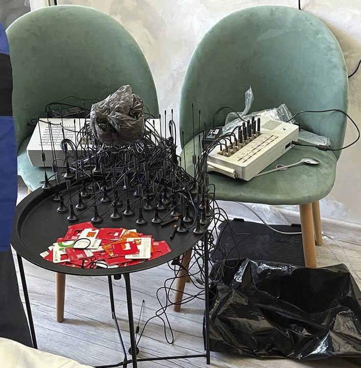 В Адыгее оперативники ликвидировали узел связи, используемый онлайн-аферистами для обмана граждан В Адыгее оперативники ликвидировали узел связи, используемый онлайн-аферистами для обмана граждан