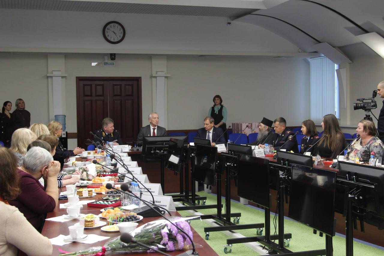 В УМВД России по Томской области состоялась встреча с членами семей сотрудников органов внутренних дел, погибших при исполнении служебного долга В УМВД России по Томской области состоялась встреча с членами семей сотрудников органов внутренних дел, погибших при исполнении служебного долга