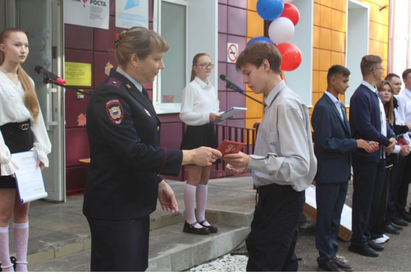 В преддверии Дня народного единства в Томской области состоялись церемонии вручения первых паспортов школьникам В преддверии Дня народного единства в Томской области состоялись церемонии вручения первых паспортов школьникам