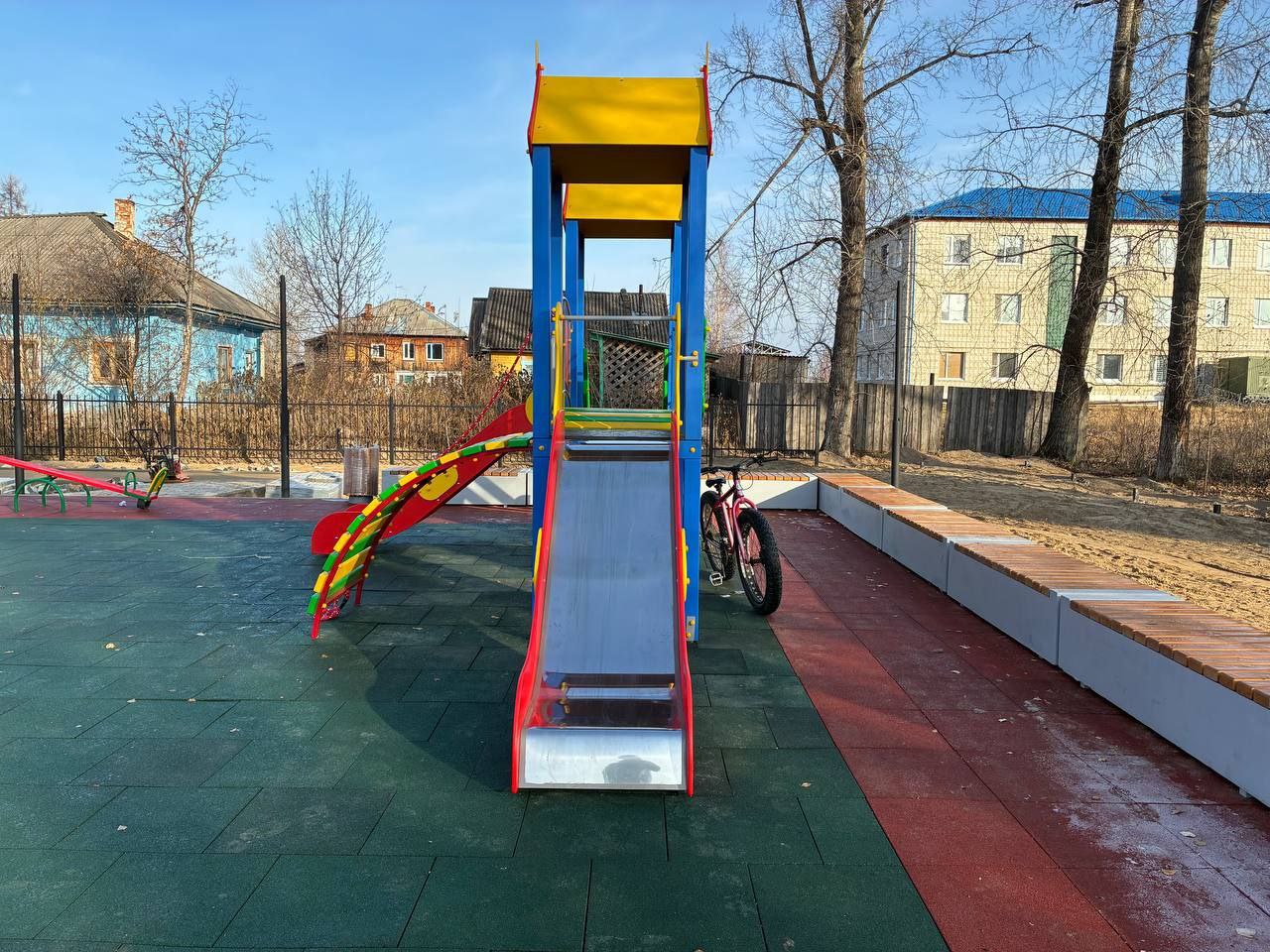 Благодаря вмешательству прокуратуры в селе Каргасок Томской области отремонтирована детская игровая площадка Благодаря вмешательству прокуратуры в селе Каргасок Томской области отремонтирована детская игровая площадка