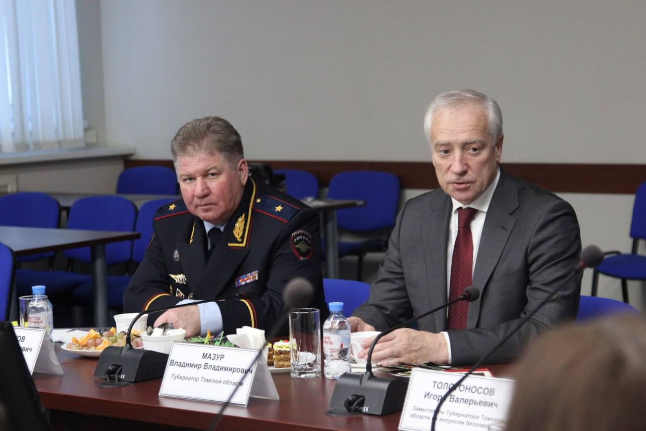 В УМВД России по Томской области состоялась встреча с членами семей сотрудников органов внутренних дел, погибших при исполнении служебного долга В УМВД России по Томской области состоялась встреча с членами семей сотрудников органов внутренних дел, погибших при исполнении служебного долга