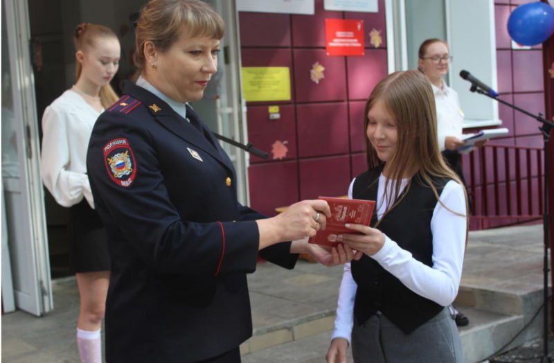 В преддверии Дня народного единства в Томской области состоялись церемонии вручения первых паспортов школьникам В преддверии Дня народного единства в Томской области состоялись церемонии вручения первых паспортов школьникам