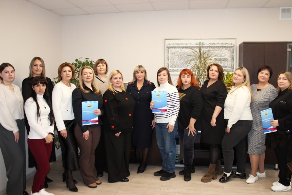 В УМВД России по ЗАТО г. Северск полицейские поздравили членов профсоюзной организации с наступающим Днем сотрудника органов внутренних дел