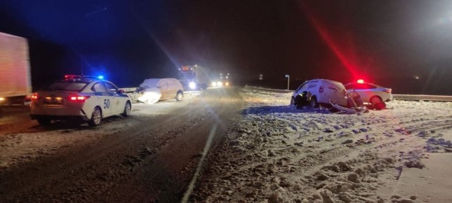 8 ноября около 19:00 часов в Томском районе на 9 километре автомобильной дороги "Объездная дорога города Томска" произошло столкновение двух транспортных средств