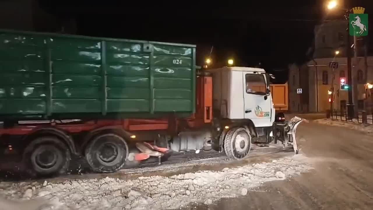 В Томске усилен вывоз снега после начавшегося снегопада
