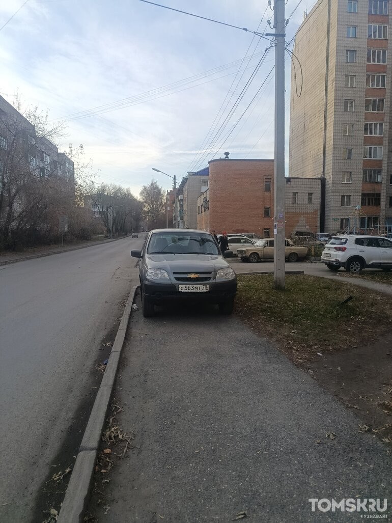 Мастера томской парковки: короли тротуаров или блокированная «зебра» Мастера томской парковки: короли тротуаров или блокированная «зебра»