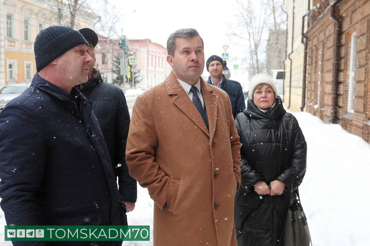 Дмитрий Махиня побывал в школах, где продолжается ремонт Дмитрий Махиня побывал в школах, где продолжается ремонт