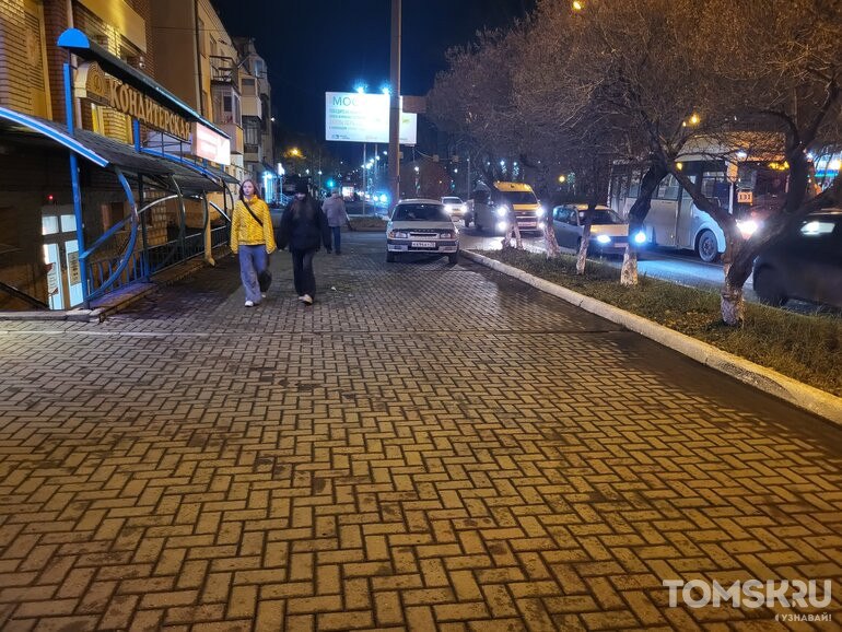 Мастера томской парковки: короли тротуаров или блокированная «зебра» Мастера томской парковки: короли тротуаров или блокированная «зебра»