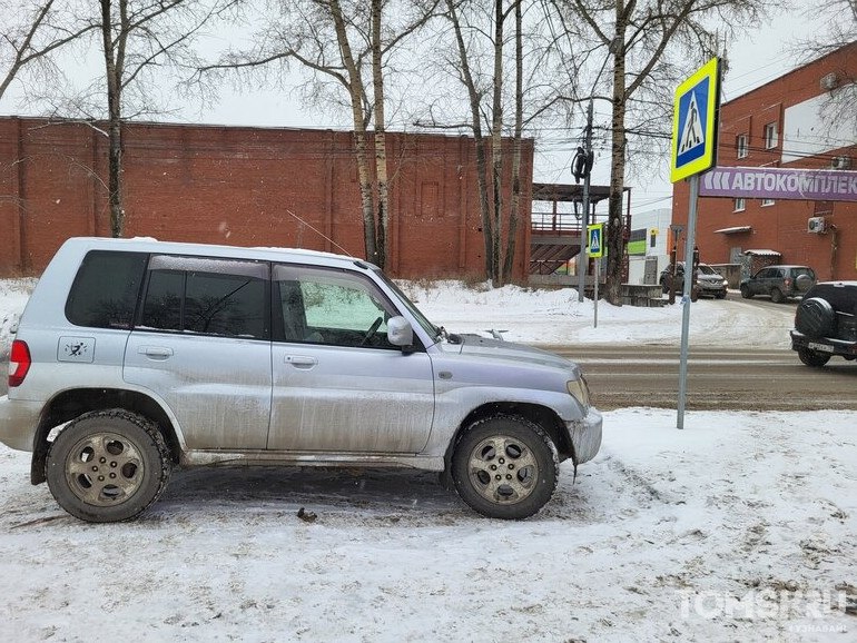 Мастера томской парковки: короли тротуаров или блокированная «зебра» Мастера томской парковки: короли тротуаров или блокированная «зебра»