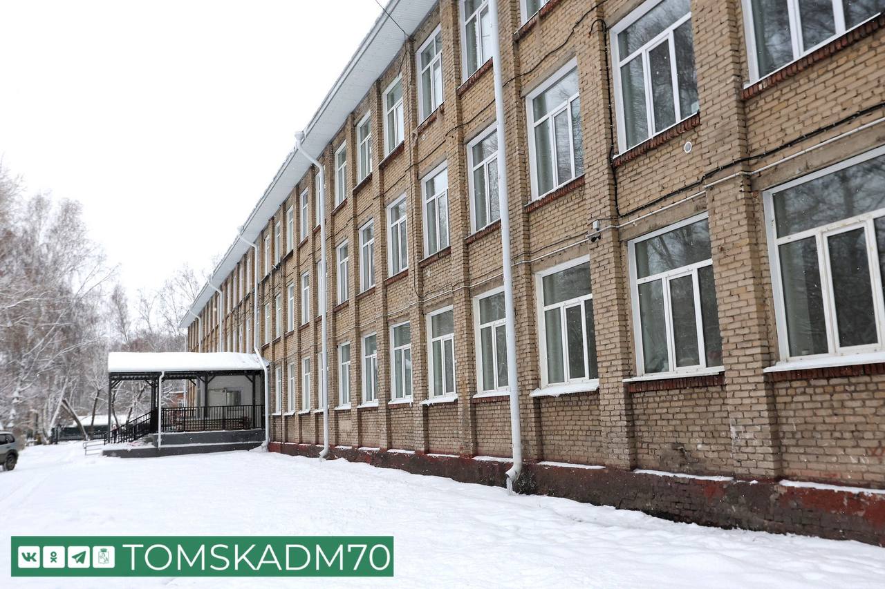 Дмитрий Махиня побывал в школах, где продолжается ремонт Дмитрий Махиня побывал в школах, где продолжается ремонт