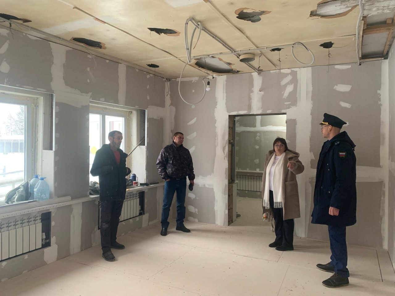 Прокурор Чаинского района Томской области Максим Зыков проверил ход капитального ремонта центра занятости населения