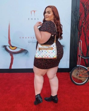 Как выбрать стильную одежду для пышных форм