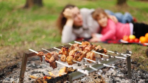 Не выливайте остатки маринада в костер: поможет сделать шашлык еще вкуснее
