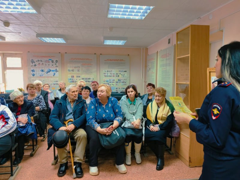 Полицейские продолжают проводить масштабный комплекс бесед по профилактике дистанционного мошенничества Полицейские продолжают проводить масштабный комплекс бесед по профилактике дистанционного мошенничества