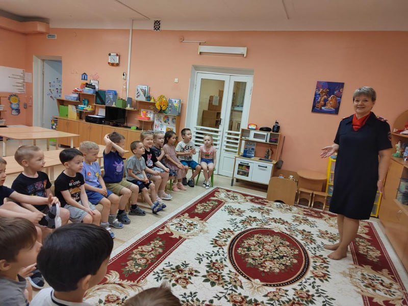 На севере Томской области в городе Стрежевом полицейские проводят профилактические мероприятия в рамках Дня правовой помощи детям На севере Томской области в городе Стрежевом полицейские проводят профилактические мероприятия в рамках Дня правовой помощи детям