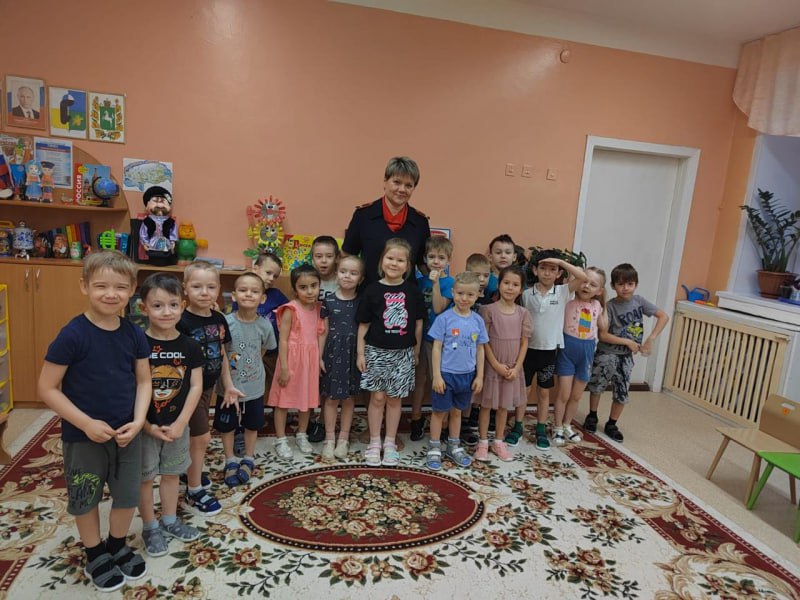 На севере Томской области в городе Стрежевом полицейские проводят профилактические мероприятия в рамках Дня правовой помощи детям На севере Томской области в городе Стрежевом полицейские проводят профилактические мероприятия в рамках Дня правовой помощи детям