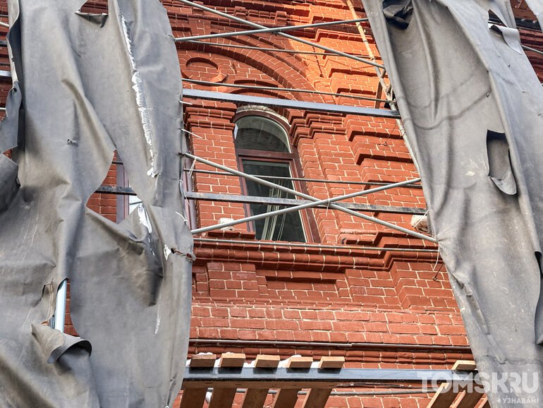 В Томске реставрируют бывшую гостиницу «Россия» на Фрунзе В Томске реставрируют бывшую гостиницу «Россия» на Фрунзе