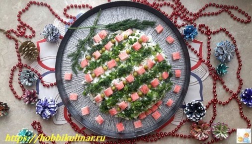 Салат с кальмарами и крабовыми палочками: новый взгляд на классику